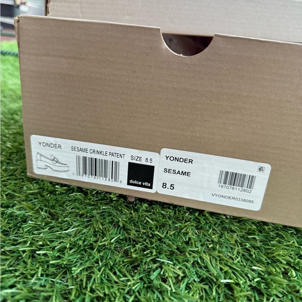 new Dolce Vita “Yonder” Platform Loafers in Sesame Crinkle Patent Size 8.5 - Picture 9 of 9